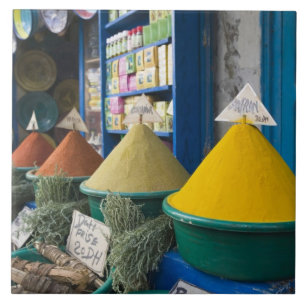MAROCKO, Atlantkusten, ESSAOUIRA: Kryddmarknad Kakelplatta