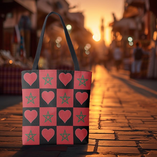 Marocko Flagga Heart Mönster Patriotic Moroccan Tygkasse (Morocco tote bag with Moroccan flag and heart pattern at a Marrakech marketplace.)