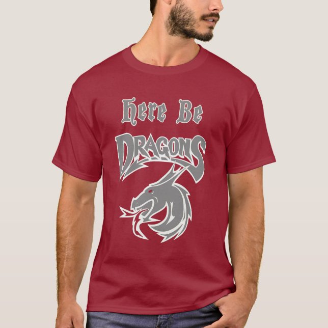 Maron här är Dragons Dickson Mitten School Logotyp T-shirt (Framsida)