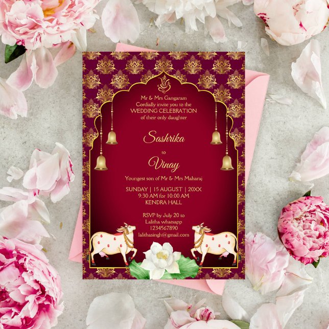 Maron och guld Gomata white lotus bröllop Inbjudningar (Maroon and gold Gomata bell garlands white lotus Indian wedding invitation template instant downloa)