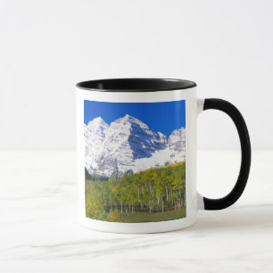 Maroon Bells med höst Aspen skog. Mugg