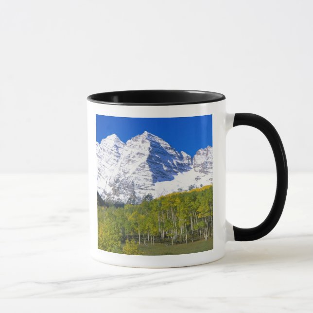 Maroon Bells med höst Aspen skog. Mugg (Höger)