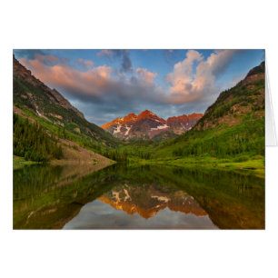 Maroon Bells reflekteras i lugna Maroon Lake 2 Hälsningskort