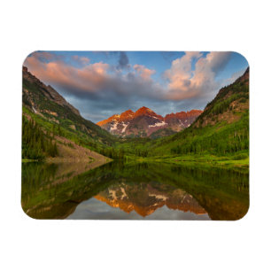 Maroon Bells reflekteras i lugna Maroon Lake 2 Magnet