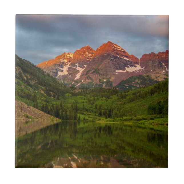 Maroon Bells reflekteras i lugna Maroon Lake 3 Kakelplatta (Framsidan)