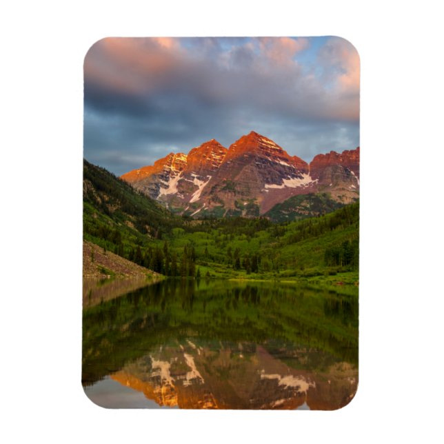Maroon Bells reflekteras i lugna Maroon Lake 3 Magnet (Vertikal)