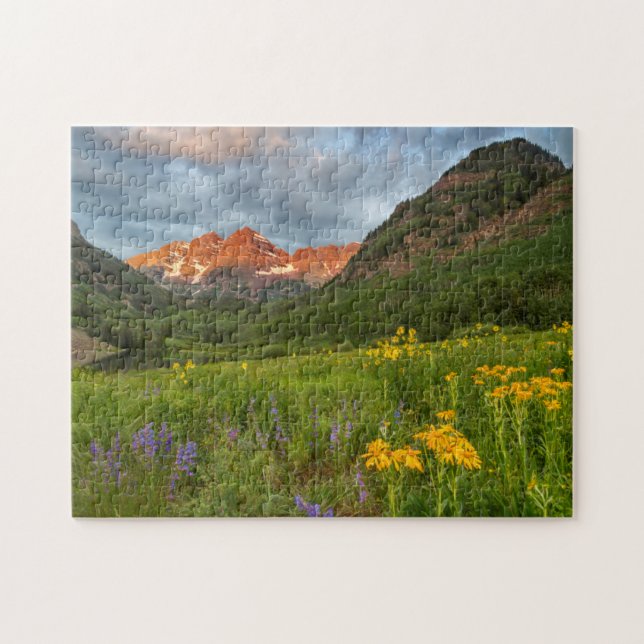 Maroon Bells reflekteras i lugna Maroon Lake Pussel (Horisontell)