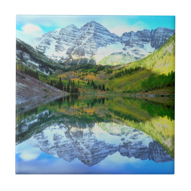 Maroon Bells speglar sig i Maroon Lake Kakelplatta (Framsidan)