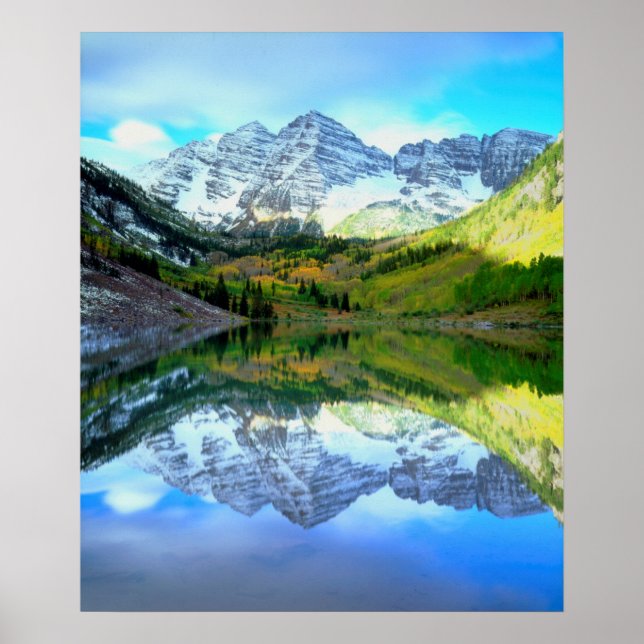 Maroon Bells speglar sig i Maroon Lake Poster (Framsidan)