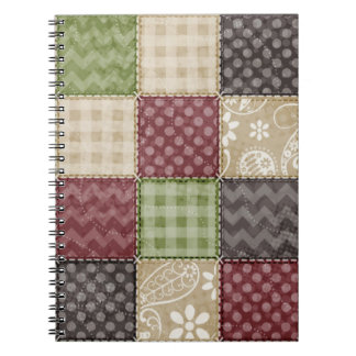 Maroon, Brown, Tan och Grönt Quilt-utseende Anteckningsbok Med Spiral