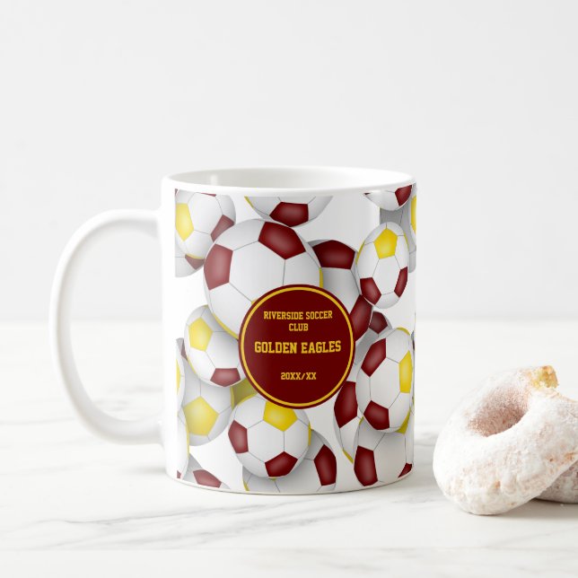 Maroon guld-fotbollslaget färg tränare namn kaffemugg (Med munk)
