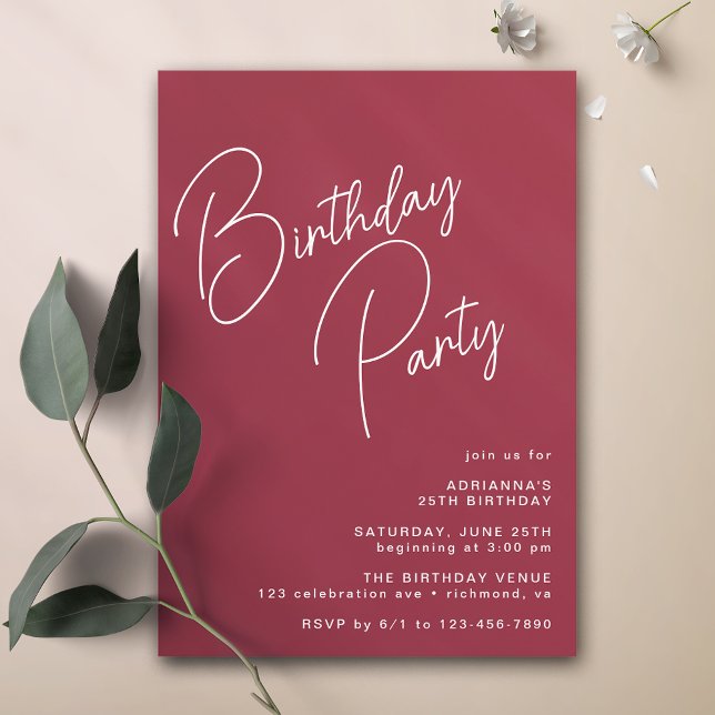Maroon | Modern Typografi Burgundy Red Birthday Inbjudningar (Skapare uppladdad)