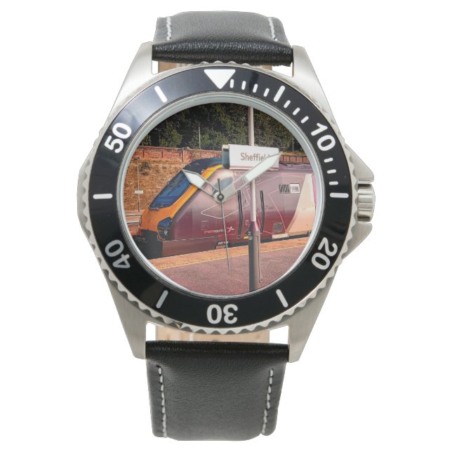 Maroon tåg armbandsur (Framsida)