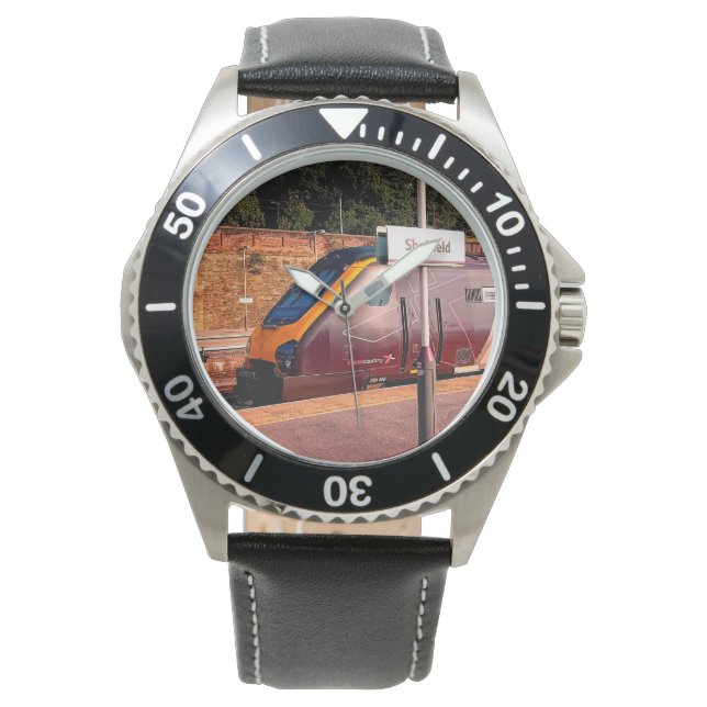 Maroon tåg armbandsur (Framsida)