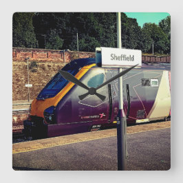 Maroon tåg fyrkantig klocka