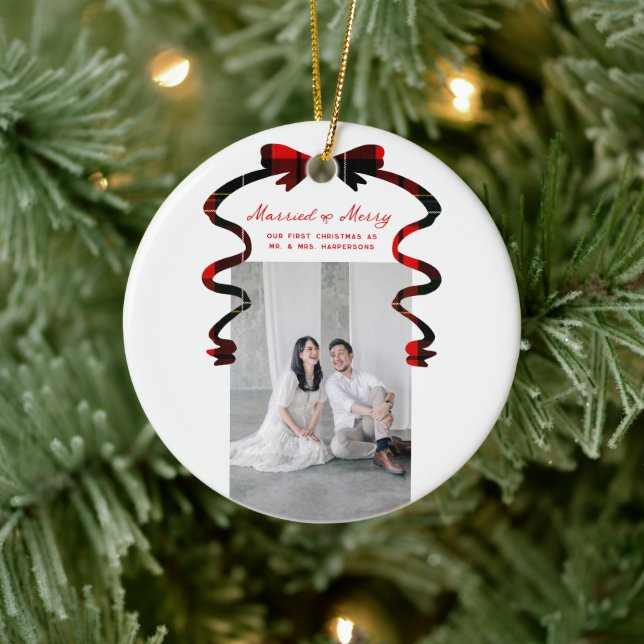 Married and Merry Bow Photo Christmas Newlyweds Julgransprydnad Keramik (Träd)