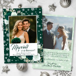 Married & Bright Emerald Roses Festive Newlyweds Julkort<br><div class="desc">These beautiful holiday cards are designed for a couple celebrating their first holidays as a married couple. The design features your photo on a deep emerald green colored background surrounded by hand painted watercolor roses in shades of emerald, sage, and mint, along with whimsical and festive snowflakes. The caption reads...</div>
