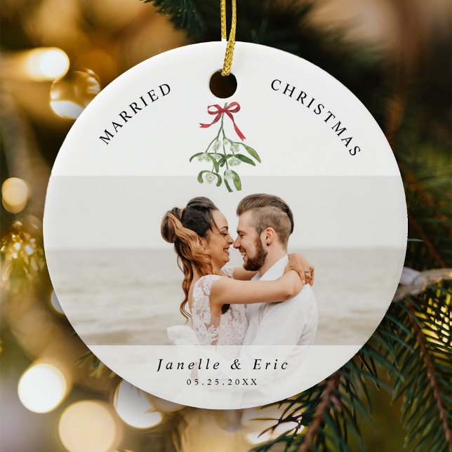 Married jul Cute Mistletoe Newlyweds Photo Julgransprydnad Keramik (Skapare uppladdad)