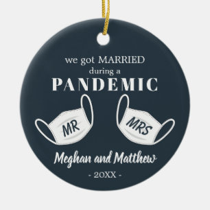 MARRIED Under en pandemisk julmask Julgransprydnad Keramik