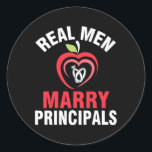 Marry lycklig Married Bröllop Bride Groom Real Man Runt Klistermärke<br><div class="desc">Lycklig Married Bröllop Bride Groom Real Manar Marry Principals</div>