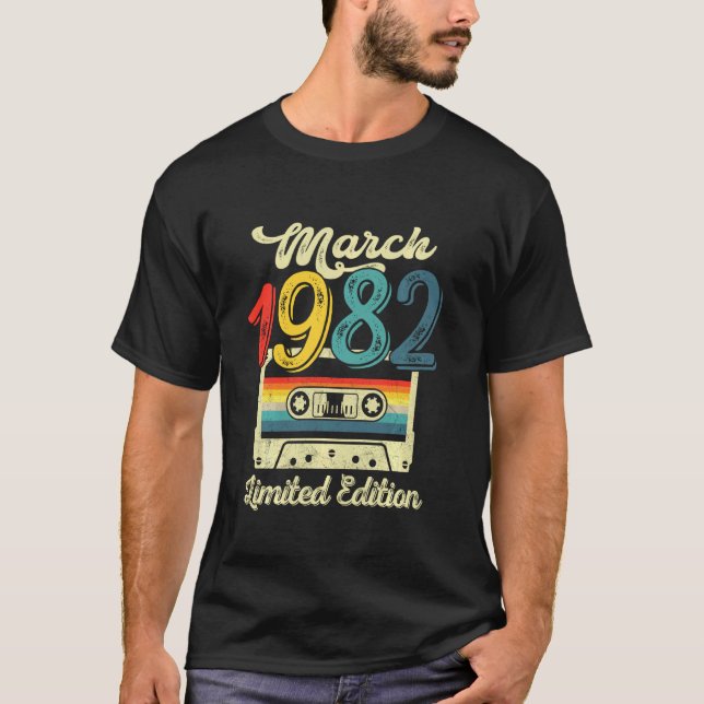 Mars 1982 Begränsad utgåva 40 dagar Retro Cas T Shirt (Framsida)