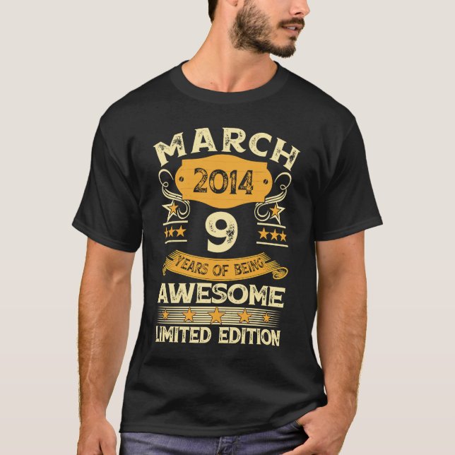 Mars 2014 9 år efter 9 års födelsedag i Fantastisk T Shirt (Framsida)