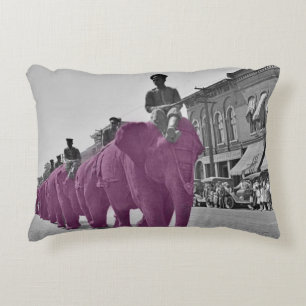 Mars om Lila Elephant 1920's Circus Parad Prydnadskudde