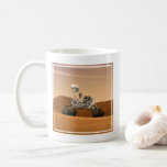 Mars Science Laboratory Curiosity Rover. 2 Kaffemugg<br><div class="desc">Artists idé om mars Science Laboratory Curiosity Rover,  en mobil robot för att undersöka Mars tidigare eller nuvarande förmåga att upprätthålla mikrobiellt liv.</div>