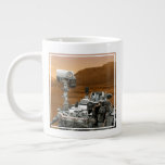 Mars Science Laboratory Curiosity Rover. 3 Jumbo Mugg<br><div class="desc">Artists idé om mars Science Laboratory Curiosity Rover,  en mobil robot för att undersöka Mars tidigare eller nuvarande förmåga att upprätthålla mikrobiellt liv.</div>