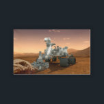 Mars Science Laboratory Curiosity Rover. 4 Bricka<br><div class="desc">Artists idé om mars Science Laboratory Curiosity Rover, en mobil robot för att undersöka Mars tidigare eller nuvarande förmåga att upprätthålla mikrobiellt liv. I bild utreder roven ett sten på Mars med en uppsättning verktyg i slutet av rovens arm, som sträcker sig omkring 7 fot. Två instrument vid arm kan...</div>
