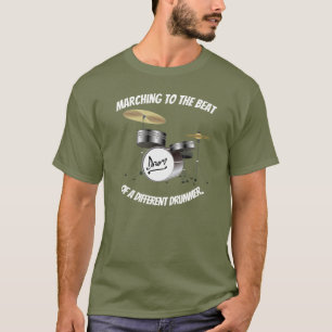 Marschera till en annan trummans slag t shirt