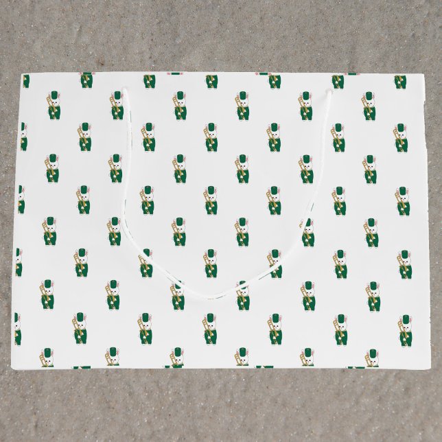 Marschorkester Kanin Trombon Grön Guld Mönster (A gift bag with a pattern of rabbits holding a trombone in a green & gold marching band uniform.)