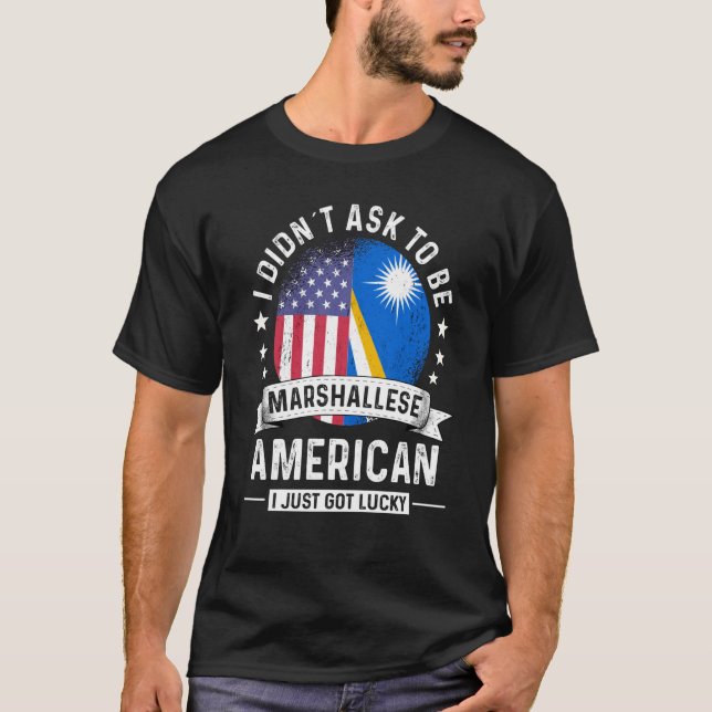 Marshall Islands American Patriot Grown Humor Flag T Shirt (Framsida)