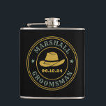 Marskalkar för western Cowboy Rustic Logotyp Perso Fickplunta<br><div class="desc">Personliger för marskalkar med westernt cowboytema. Dekorerad med cowboyhatt med vintagens westerna typsnitt. Text och färg kan redigeras med hjälp av Design Verktyg för att passa tillfälle. Skaffa den här anpassade presenten för bröllop,  reklamfest,  förlovningsfest eller andra specialtillfällen.</div>