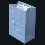 Marskalkar Gift Masculine Monogram Initial Blue<br><div class="desc">Den här snyggtens monogrammade groomsman-presentväska har marskalkarna namn, initialer, titel och datum skrivet i ett trendig, vit minimalistisk typografi. Lägg bara till namn i marskalkarna, deras initialer, titel och datum i personaliseringsdelen för att skapa din egen presentpåse för bröllopsfest. Även om det här visas som en groomsman-presentväska, kan du enkelt...</div>