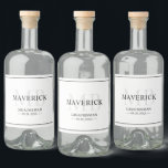 Marskalkar - Monogram Wedding Favors Best Man Spritflaskor Etikett<br><div class="desc">Den här snyggtens monogrammade groomsmanpresenten har marskalkarna namn, initialer, rubrik och datum i ett trendig, svart minimalistisk typografi på vit bakgrund. Lägg helt enkelt till namnen på marskalkarna, deras initialer, titel och datum i personaliseringsavdelningen för att skapa dina egna bröllopsfavörer. Även om det här visas som en groomsman Liquor Flaska-etikett...</div>