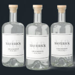 Marskalkar - Monogram Wedding Favors Best Man Spritflaskor Etikett<br><div class="desc">Den här snyggtens monogrammade groomsmanpresenten har marskalkarna namn, initialer, rubrik och datum i ett trendig, svart minimalistisk typografi på vit bakgrund. Lägg helt enkelt till namnen på marskalkarna, deras initialer, titel och datum i personaliseringsavdelningen för att skapa dina egna bröllopsfavörer. Även om det här visas som en groomsman Liquor Flaska-etikett...</div>