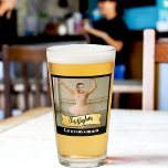 Marskalkar Pint Glass Series: Barre Anbud Glaskopp<br><div class="desc">Få redo för en oförglömlig reklamfest med ett pint glas som kan få skratt! Anpassa glaset med en bild av groomsmans ansikte och namn för en superskoj groomsmans gåva! (Tips: använda att ta bort bild från designredaktören för bättre rendering ) bild representerar Fackelsinslaget i hennes vackra tutu, i ett dansrum....</div>