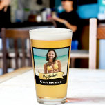 Marskalkar Pint Glass Series: Beach Princess Glaskopp<br><div class="desc">Få redo för en oförglömlig reklamfest med ett pint glas som kan få skratt! Anpassa glaset med en bild av groomsmans ansikte och namn för en superskoj groomsmans gåva! (Tips: använda att ta bort bild från designredaktören för bättre rendering ) bild representerar The bikini prinsessan, en kvinna på bikini på...</div>