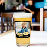 Marskalkar Pint Glass Series: Toddyler Glaskopp<br><div class="desc">Få redo för en oförglömlig reklamfest med ett pint glas som kan få skratt! Anpassa glaset med en bild av groomsmans ansikte och namn för en superskoj groomsmans gåva! (Tips: använda att ta bort bild från designredaktören för bättre rendering..) bild representerar Tålaren, i sin blå pyjamas, är ljud oskyldig.. tills...</div>
