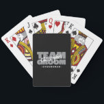 Marskalkar Team Groom spelar upp kort Bröllop Gift Casinokort<br><div class="desc">Anpassningsbar pokerdäcksdesign för din kandidat har "TEAM GROOM" i fet lätt grått-typ. Anpassa Groomsmans namn i ett skarpt vitt skript. Rubrik eller anpassningsbar visas nedan. Alla färg i den här utformningen är anpassade i Zazzle-designområdet i verktyg! Meddelar designern med frågor eller anpassningsbar färg förfrågningar.</div>