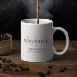 Marskalkars Gift Monogram Initialer Masculine Bröl Kaffemugg<br><div class="desc">Den här snyggten med monogrammat groomsman-kaffe mugg har marskalkarna namn, initialer, titel och datum skrivet i ett trendig, grått minimalistisk typografi. Lägg bara till namn i marskalkarna, deras initialer, titel och datum i personaliseringsdelen för att skapa ditt eget kaffe mugg i bröllop. Även om det här visas som en groomsmangåva,...</div>