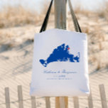 Martha's Vineyard Oak Bluffs Navy Bröllop Välkomme Tygkasse<br><div class="desc">Anpassadet Martha's Vineyard tote bags gör perfektens välkomstväska för gästerna i bröllop som besöker vackra Oak Bluffs, MORSA. Ta en titt på alla påsstorlekar som erbjuds för att passa din välkomstpåse bäst. Din gäst kan i åratal till kom använda den här bröllopsförmånen till väskan som återanvändbar shopping bag och de...</div>
