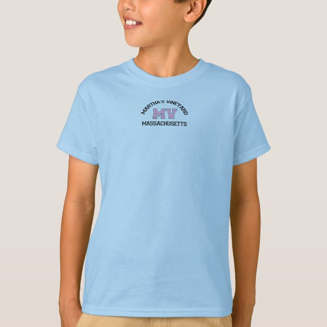 Martha's Vineyard "Varsity" Design. Tee Shirt (Framsida)