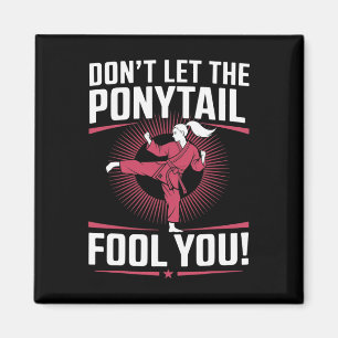 Martial Arts Fighter Girl - Låt inte Ponytail Magnet