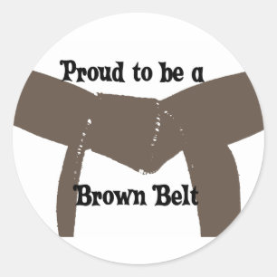Martial Arts Proud som ska bli Brown Bälte Runt Klistermärke