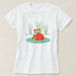 Maruay the Rescued Tiger i Sjö med Boll T Shirt