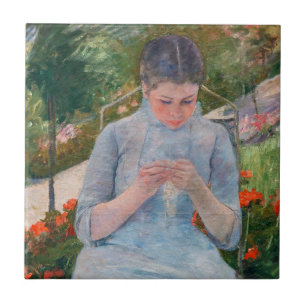 Mary Cassatt - Flickor som syter i en Garden Kakelplatta