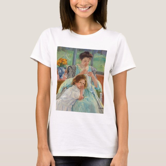 Mary Cassatt - Young Mor Sewing T Shirt (Framsida)
