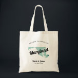 Maryland State Karta Bröllop Welcome Bag Tote, Bla Tygkasse<br><div class="desc">Bröllop helg välkomnar presentsäcken för gäster från byn till bröllop, med Marylands bild. Du kan redigera färg för vilken del som helst av den här designen och flytta hjärtat till bröllop. Om du vill ändra färg klickar du på Anpassa och "redigera med verktyg i designen". Markera inslag som du vill...</div>